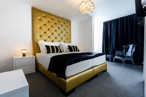 B Gold Luxury Rooms B&B - Beach