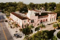 1 block to dwnt/7min beach/king bed/Free parking Hotels in der Nähe von Keiser University