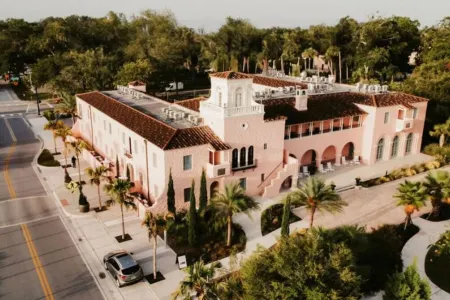 Walk to dwnt/7min to beach/king bed/Free parking Отели рядом с достопримечательностью «Jasmin Park»