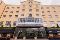 Canal Court Hotels in 