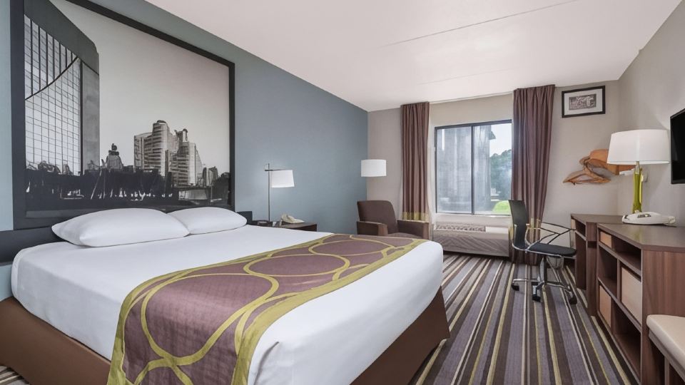 Super 8 by Wyndham Bloomington/Airport