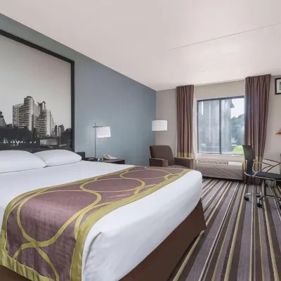 Super 8 by Wyndham Bloomington/Airport Отели рядом с достопримечательностью «Парк Миннегага»