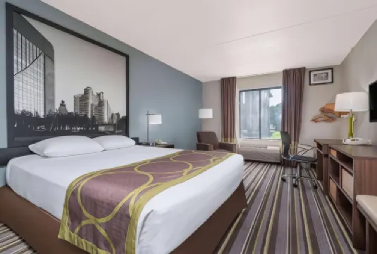 Super 8 by Wyndham Bloomington/Airport