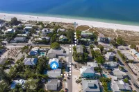 Spacious Oasis with Private Pool and Chic Design - Elegant Retreat Hotels in Anna Maria
