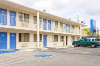 Motel 6 Klamath Falls, or Hotels near Albertsons
