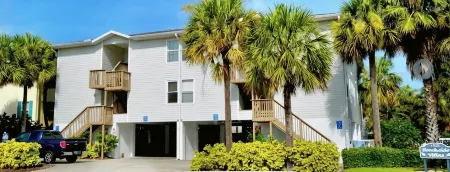 Beachside Dreams-Pet Friendly Condo 25yds from beach w heated pool, 2 parking sp