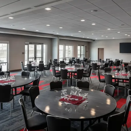 Courtyard Pullman