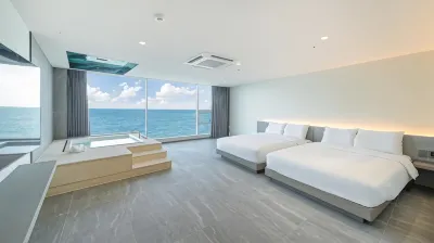 Sharp & Flat Hotel