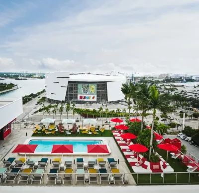 Citizenm Miami Worldcenter Hotels near Top Cigars