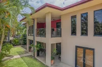 Western Gateway Motel and Apartments - Motels