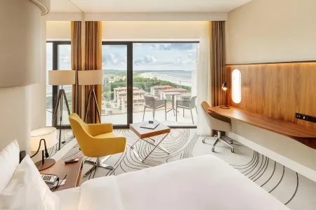 Radisson Blu Resort Swinoujscie Отели рядом с достопримечательностью «Свиноуйсьценский маяк»