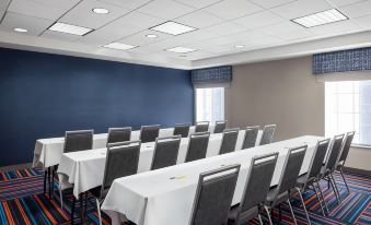 Hampton Inn & Suites State College at Williamsburg Square