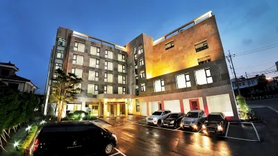 Black Sands Hotel Jeju Các khách sạn gần Samyang Black Sand Beach