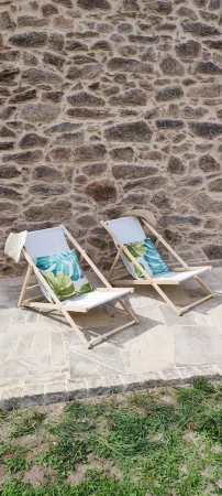 In the heart of Costa da Morte and Camiño dos Faros, near beaches in the middle of nature.