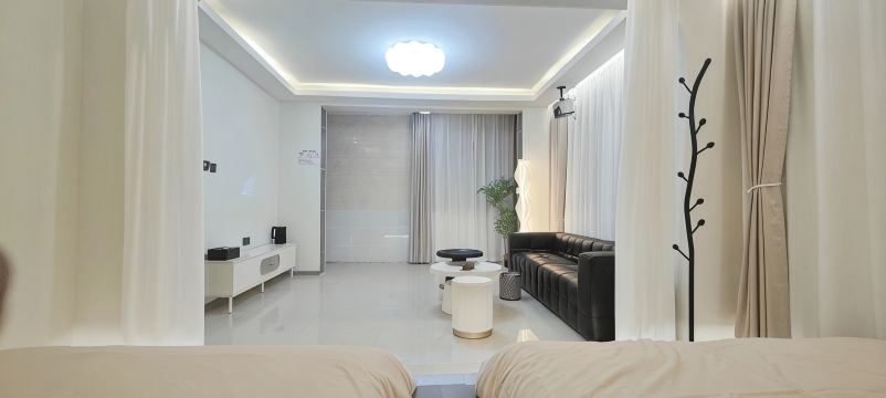 Zhuge Wochuang Apartment (Rongjun Road)