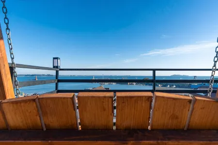 Taean Ocean Hill Pension Отели в г. Тхэан