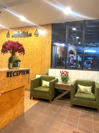 Hotel and Homestay Four Friends Tanah Merah Отели рядом с достопримечательностью «Хомстей Аунер»