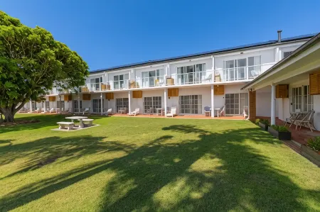 The Quarters, Ascend Hotel Collection Отели в г. Форрестерс Бич