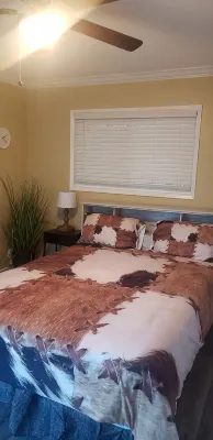 Great mountain guest house  in a picturesque  area.  5 min from FW. Gated. Hotels near Los Robles Park