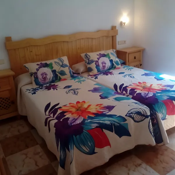 Luxury cosy carriage with electric private hot tub - Housity