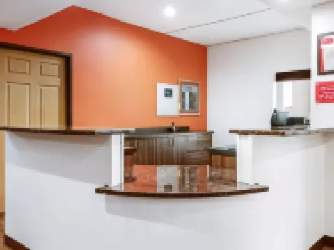 伊可洛吉酒店 尼德姆酒店