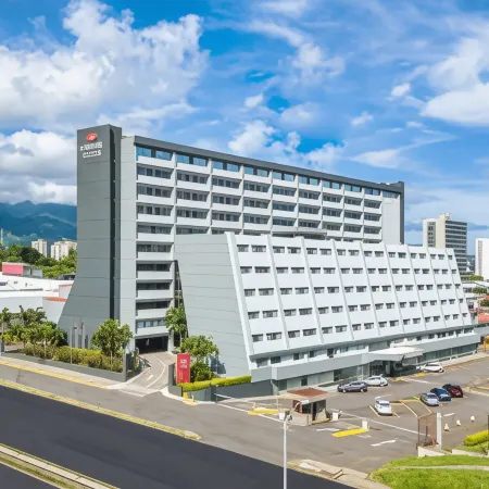 Crowne Plaza SAN JOSE LA SABANA by IHG Отели рядом с достопримечательностью «Комплекс «Авенида Эскасу»»
