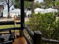 Lanta Castaway Beach Resort Hotels near Saladan