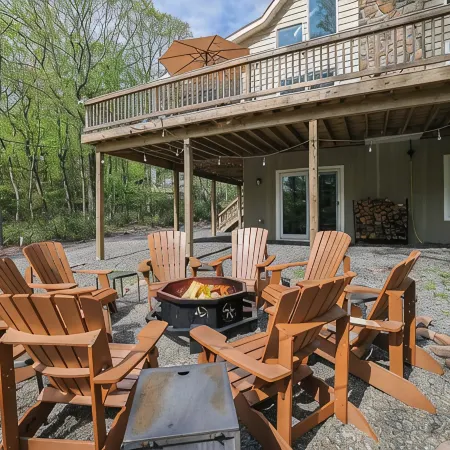 Spacious Chalet With Community Pool & Lake, Near Charming Town Of Jim Thorpe