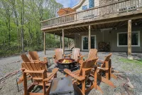 Spacious Chalet With Community Pool & Lake, Near Charming Town Of Jim Thorpe - Hytter