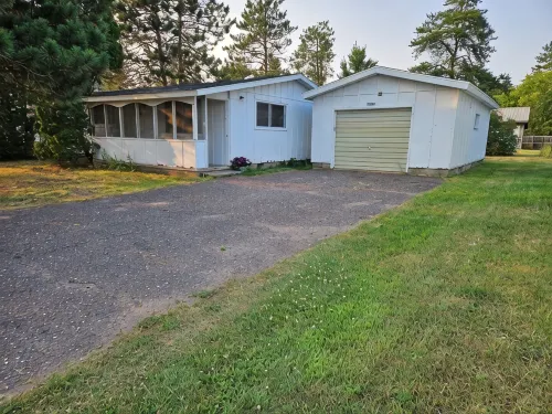 Convenient and comfortable 2 bedroom home in Hayward - 3-Star