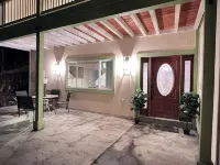 Mountain Escape: Sleeps Multiple Families with Pool Table & Game Room - Hytter