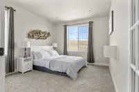 Relaxing Foothills Retreat in Gorgeous Modern Home