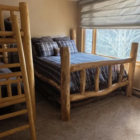 Lakeside, Ski Condo with Amazing Views, Quiet, Family-Friendly