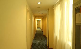 7Days hotel (Shanghai Lujiazui Area Tangqiao Subway Station)
