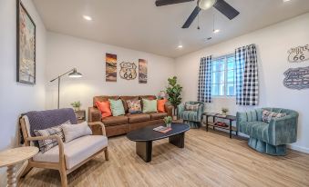 Adventure on Historic Route 66! Brand new renovation!