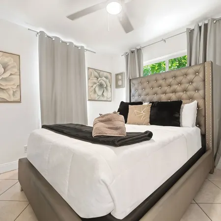 Luxury Sanctuary! Modern 2Br Only 6 Min to Beach