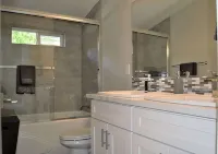 Modern, new and close to lake - Wifi