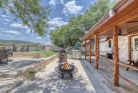 Ringers Lodge   Spacious 6-bedroom house on the River in charming Concan