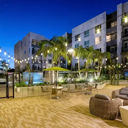 Resort-Style W/Pool, Gym&Parking near Disneyland
