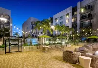 Resort-Style W/Pool, Gym&Parking near Disneyland - 5 stjerner
