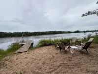 Quaint, Cozy Cabin on Bass Lake - 홈스테이