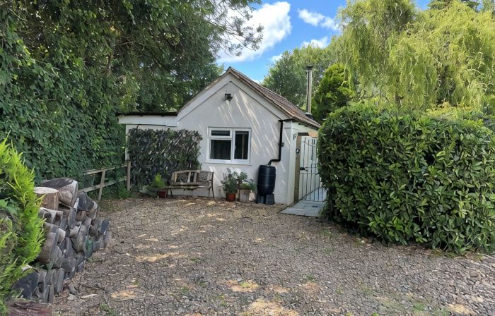 Tucked away Cosy retreat within the National Park in the hamlet of North Gorley