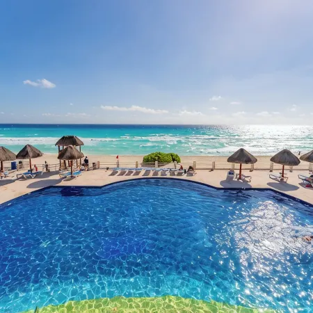 Beachfront 4BR Hotel Zone in Cancun.