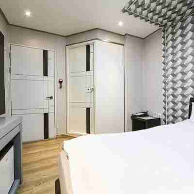 Bobos Motel Rooms