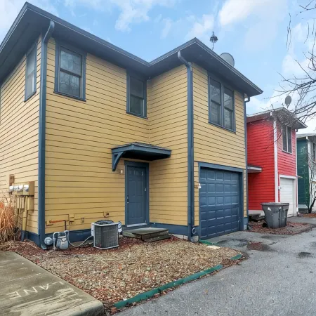 Prime Downtown Location+Garage. Walk to Mass Ave.
