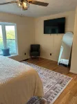 The Hidden Maple - 10 minutes to MSU - Pet & Kid Friendly - Secluded with Pond!