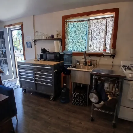 Garden Chalet walking distance to Oldtown Salinas
