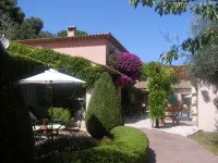 Le Mas des Cigales - Bed and Breakfasts