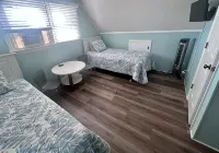 Salty Paws-Walk to beach/Fenced Yard/Pet Friendly