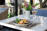 Almayer Art & Heritage Adults Only Hotel and Dépendance Rooms - breakfast